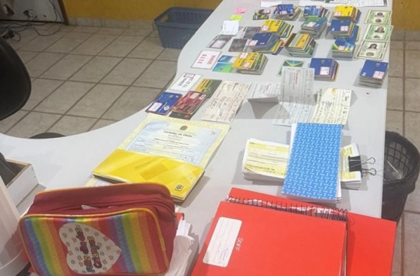 Imagem Cartões apreendidos em ação policial no município de Catolé do Rocha 