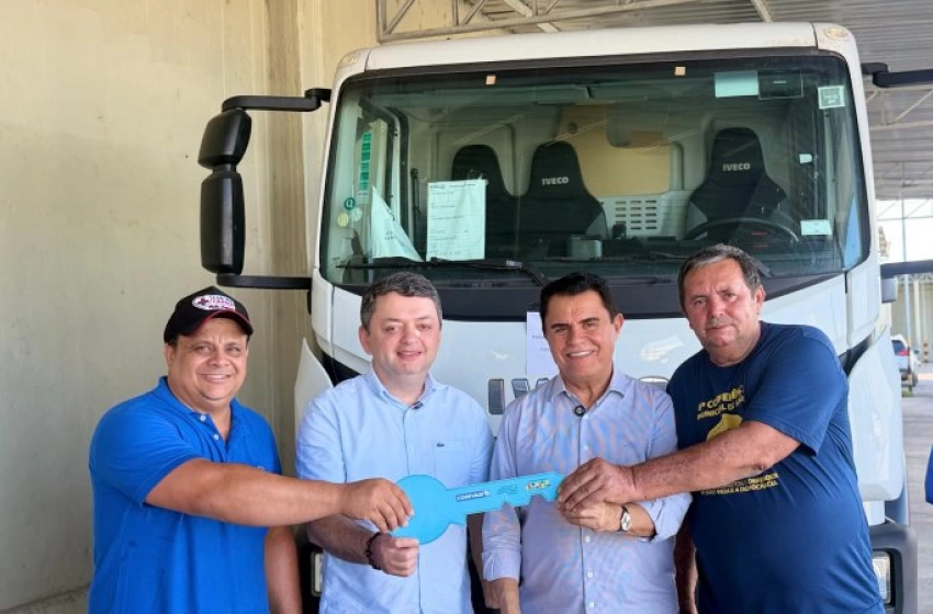 Imagem Queimadas recebe dois caminhões basculantes por meio de ação do deputado federal Wilson Santiago