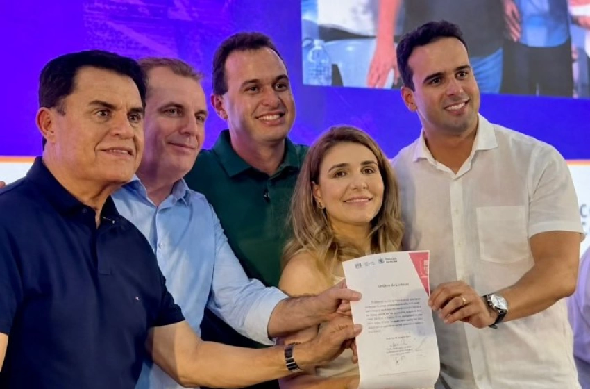 Imagem Wilson Santiago ao lado de lideranças