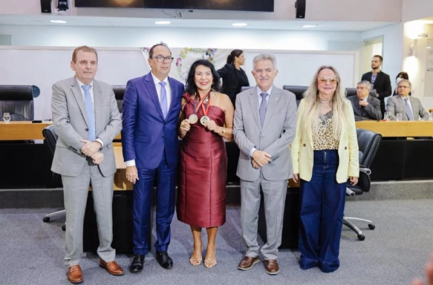 Imagem Medalhas à defensora pública Madalena Abrantes