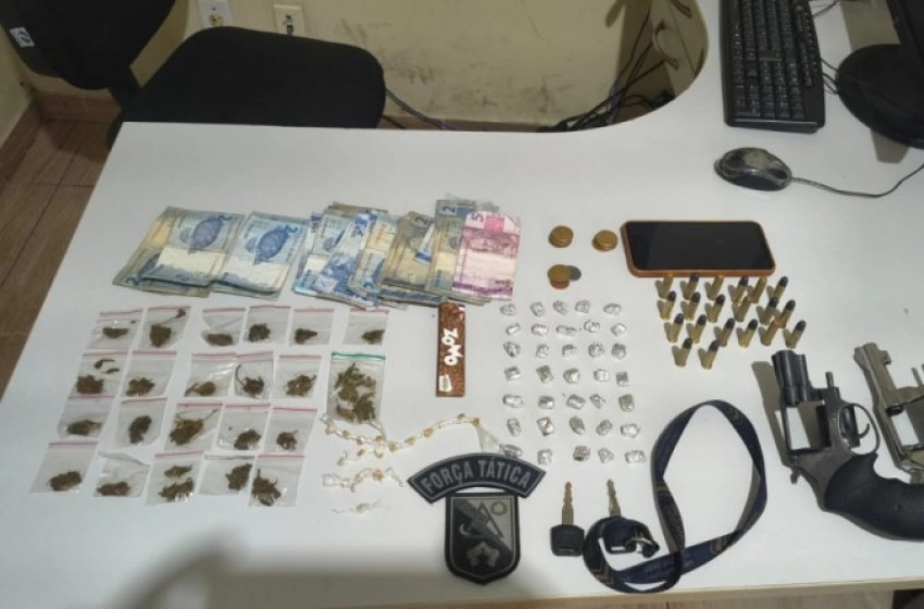 Imagem Armas e drogas apreendidas em ação policial na cidade de Alhandra 