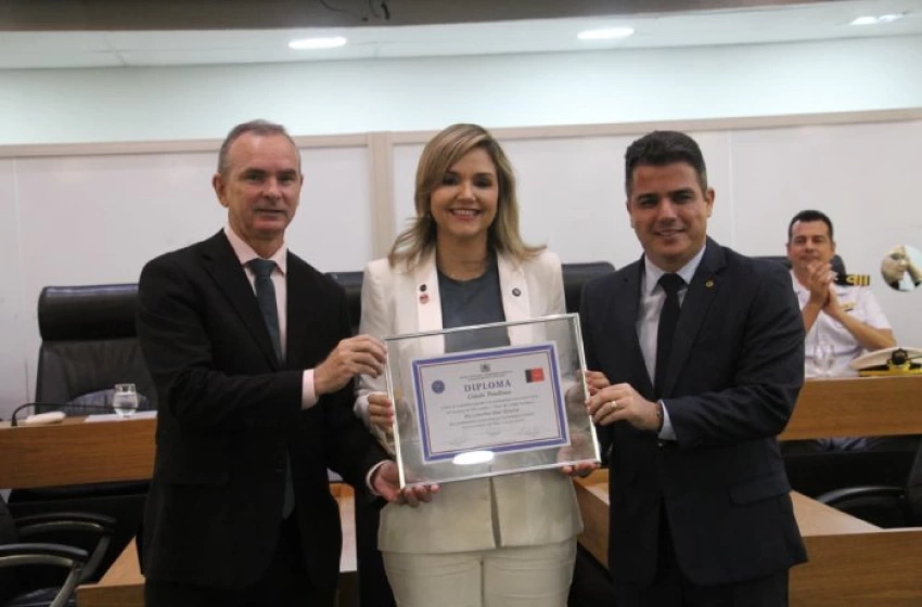 Imagem Cidadania à procuradora-Chefe da União na Paraíba, Íris Catarina