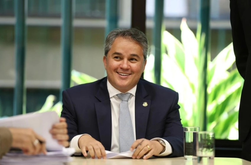 Imagem Senador, Efraim Filho