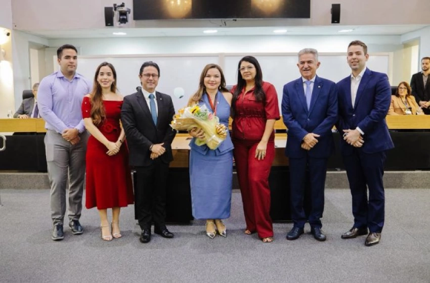 Imagem Medalha de Mérito Jurídico à promotora Ana Maria França
