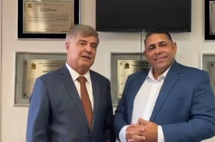 Imagem Prefeito de Aparecida João Neto ao lado do Deputado Federal, Welligton Roberto 
