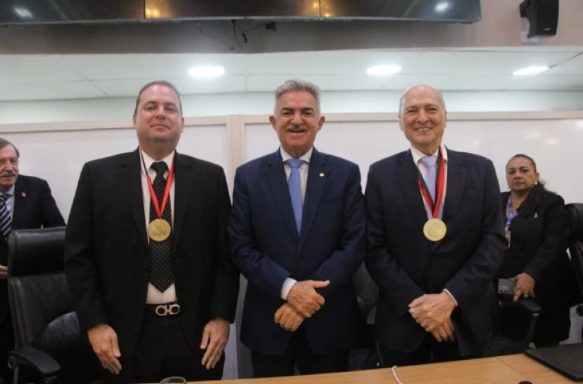 Imagem Medalha Epitácio Pessoa aos médicos João Modesto e Tiago Modesto