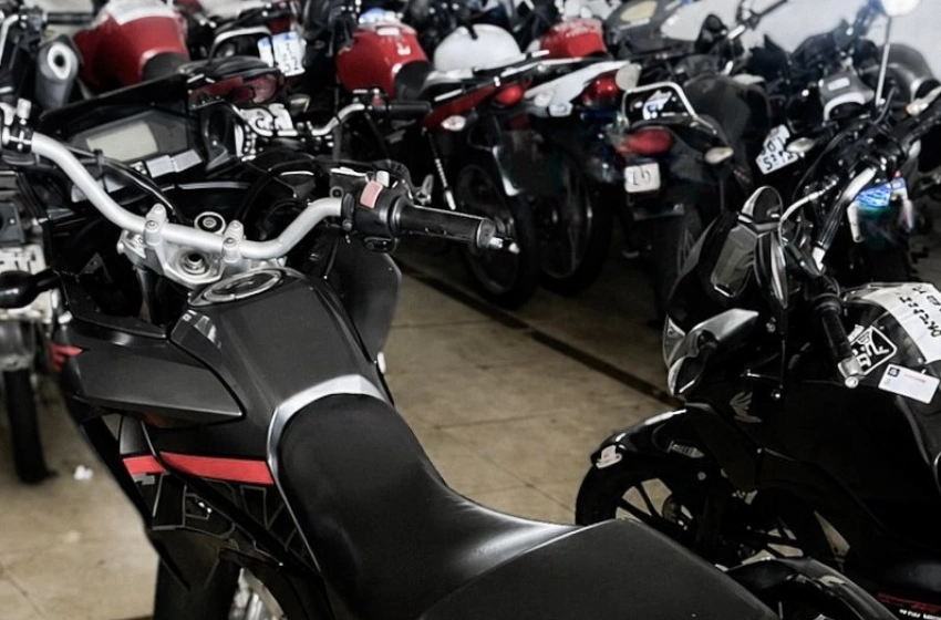 Imagem Motocicleta clonada apreendida pela Delegacia de Roubos e Furtos de Veículos e Cargas