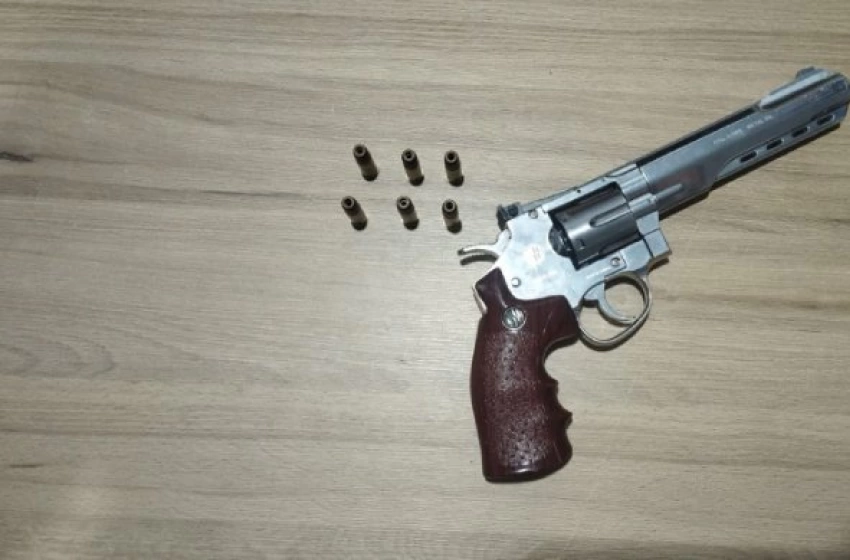 Imagem Arma e munições apreendidas em ação da PM