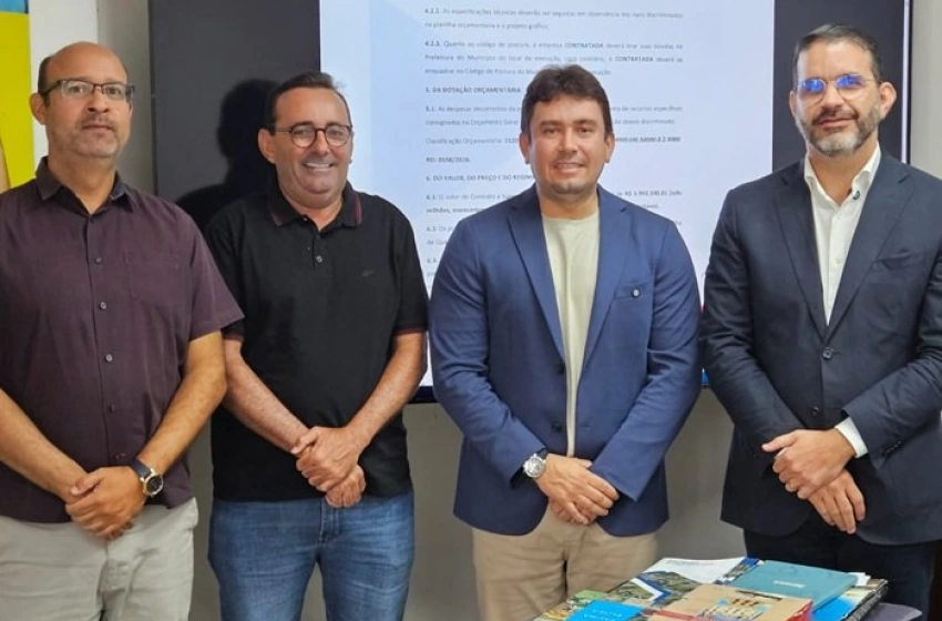 Imagem Prefeito Helder Carvalho em reunião com o diretor presidente da Cia de Desenvolvimento da PB