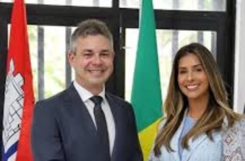 Imagem Ex-prefeito de Cabedelo, André Coutinho e a ex-vice-prefeita Camila Holanda
