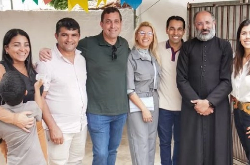 Imagem Deputado federal Gervásio Maia durante tradicional Feijoada da Paróquia Santo Antônio em Cacimba de Dentro