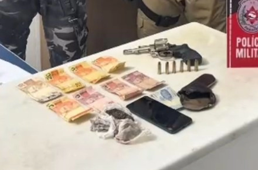 Imagem Arma e drogas apreendidas pela polícia militar em Brejo do Cruz 