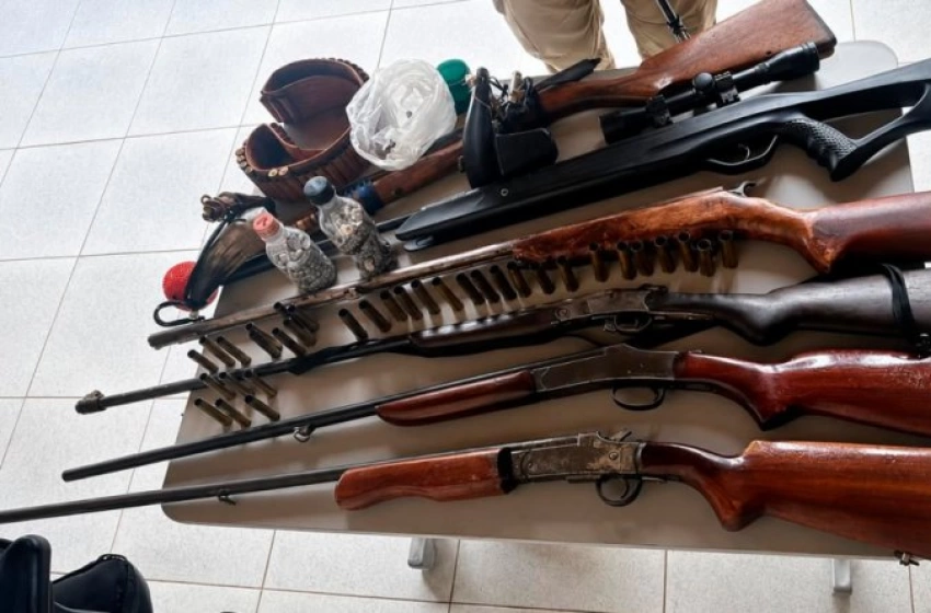 Imagem Armas apreendidas pela polícia militar em Sumé 