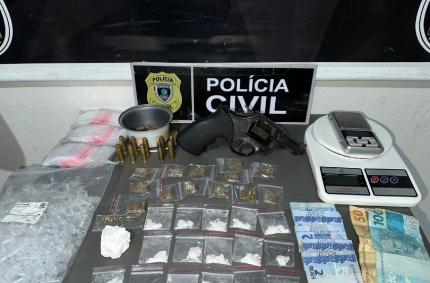 Imagem Arma e drogas apreendidas pela Polícia Civil em Pocinhos 