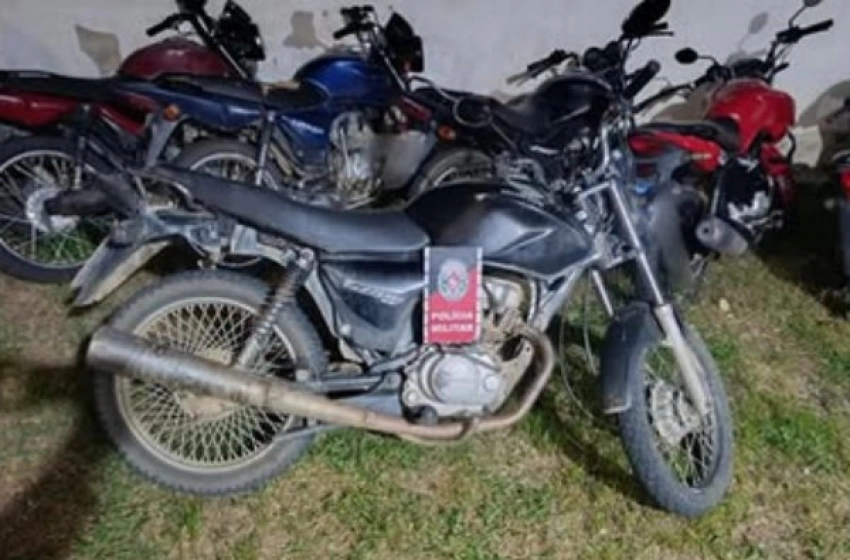 Imagem Moto com sinais identificadores adulterados apreendida pela PM