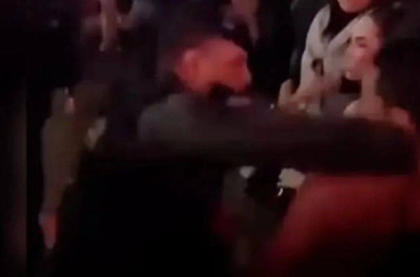 Imagem Policial do Batalhão de Choque agredindo um homem