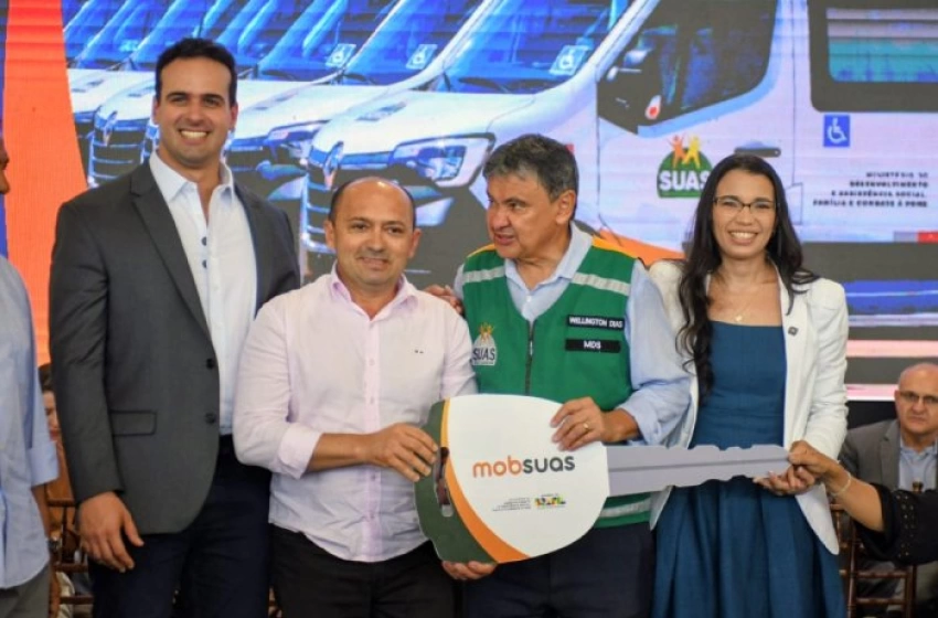 Imagem Entrega de veículos para ampliar acesso aos serviços da assistência social