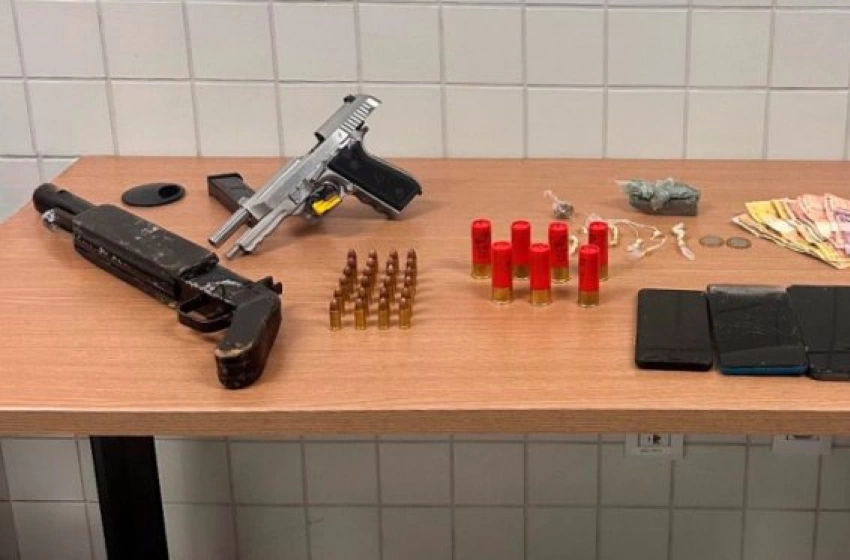Imagem Polícia militar apreende armas, drogas e prende três suspeitos