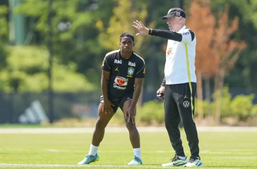 Imagem Técnico Carlo Ancelotti e o jovem Endrick