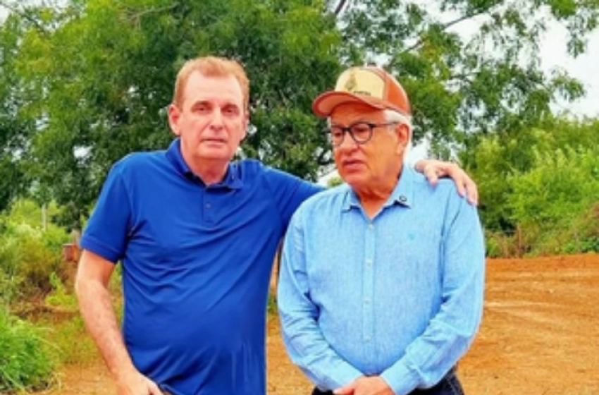 Imagem Chico Mendes ao lado do ex-deputado Vituriano