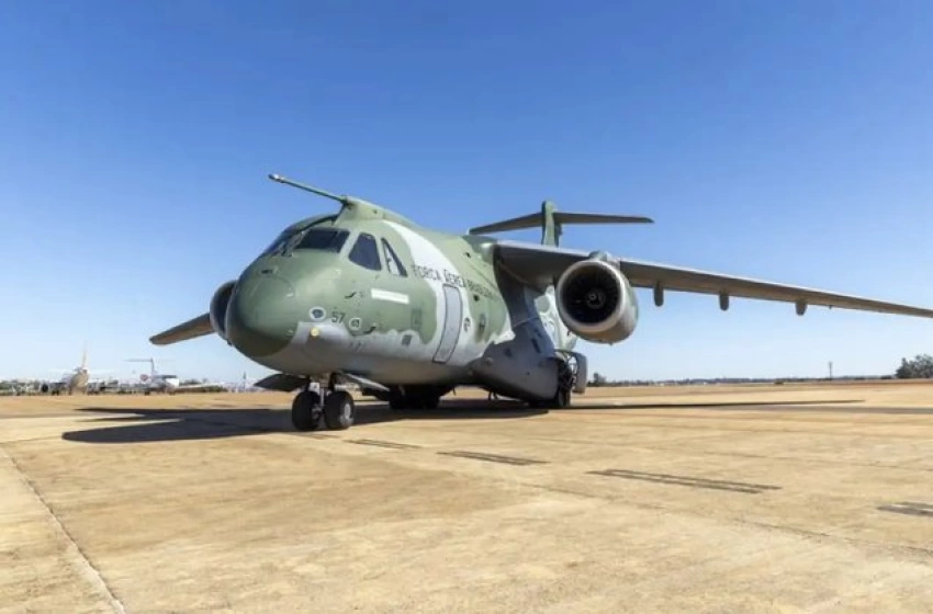 Imagem Avião com equipes de busca à Venezuela