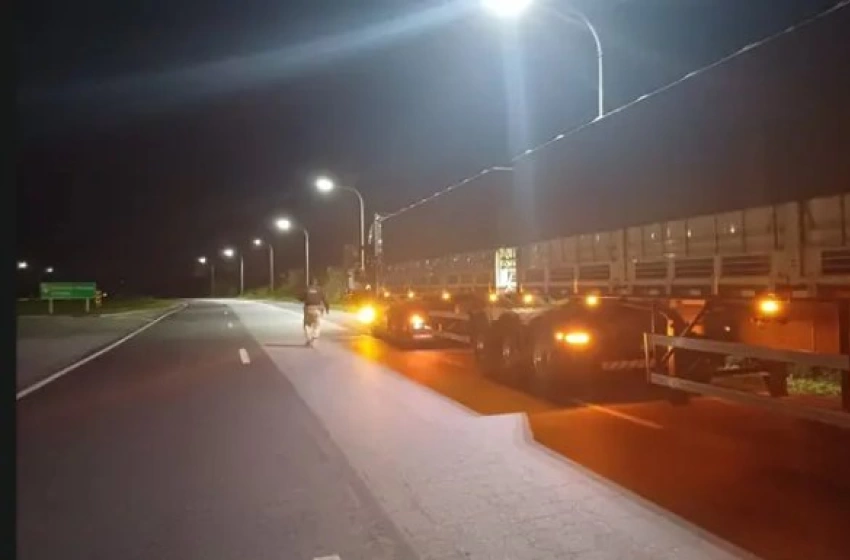 Imagem Carreta apreendida em ação da PRF