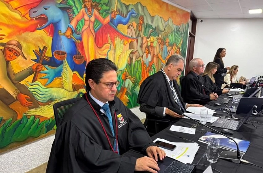 Imagem Sessão itinerante do Órgão Especial do Tribunal de Justiça da Paraíba ,realizada no Fórum do Município de Patos