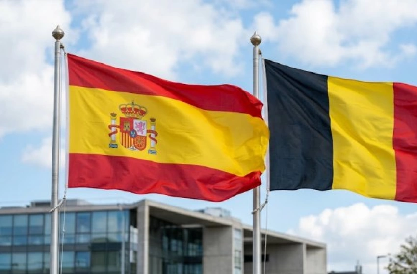 Imagem Bandeiras da Espanha e Bélgica