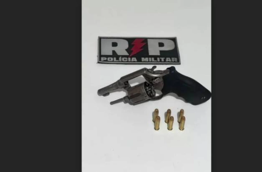Imagem Arma de fogo e munições apreendidas pela PM