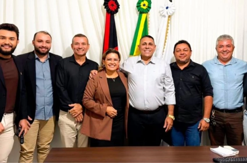 Imagem João Neto com sua bancada legislativa 