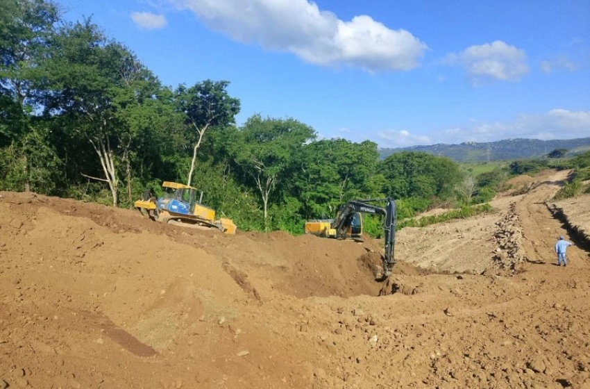 Imagem PB-106, trecho que liga o distrito de Galante ao Ligeiro, no município de Campina Grande