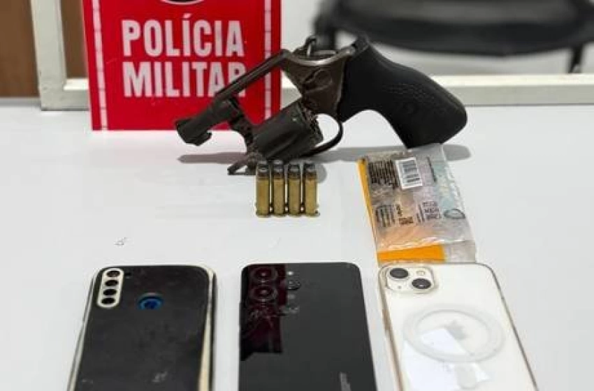 Imagem Apreensão de revólver calibre, oito munições intactas e porção de maconha