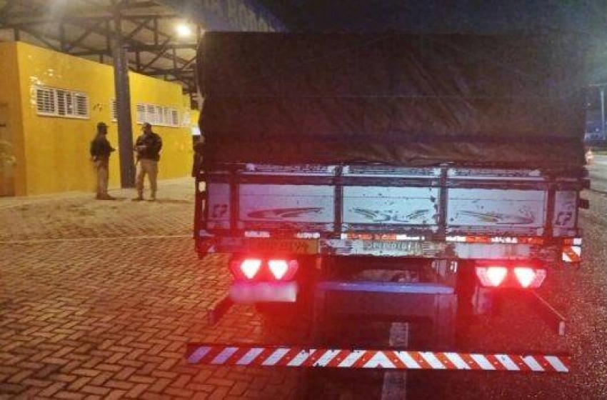 Imagem Apreensão de caminhão clonado, que havia sido roubado no Rio de Janeiro