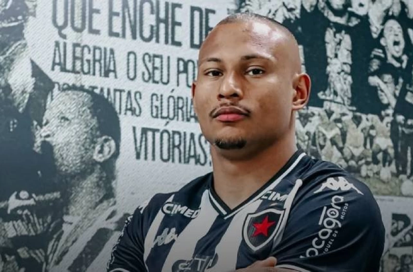 Imagem Lateral-direito Léo Pereira