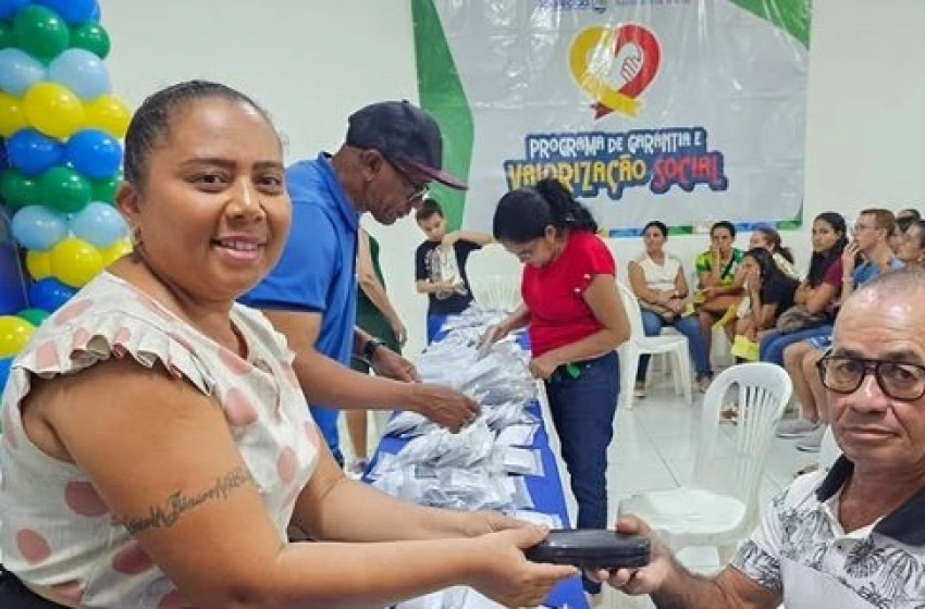 Imagem Entrega de óculos para beneficiários atendidos pelo Programa da Visão, em Aparecida 