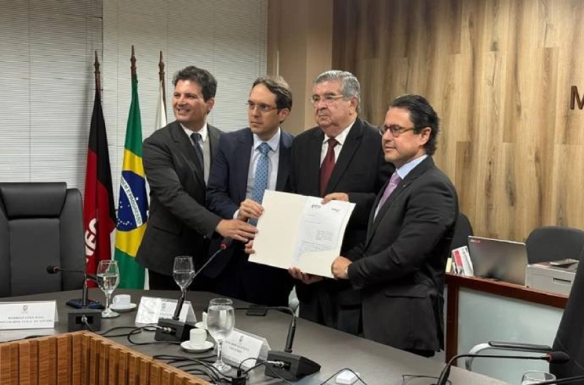 Imagem Assinatura de Termo de Cooperação Técnica