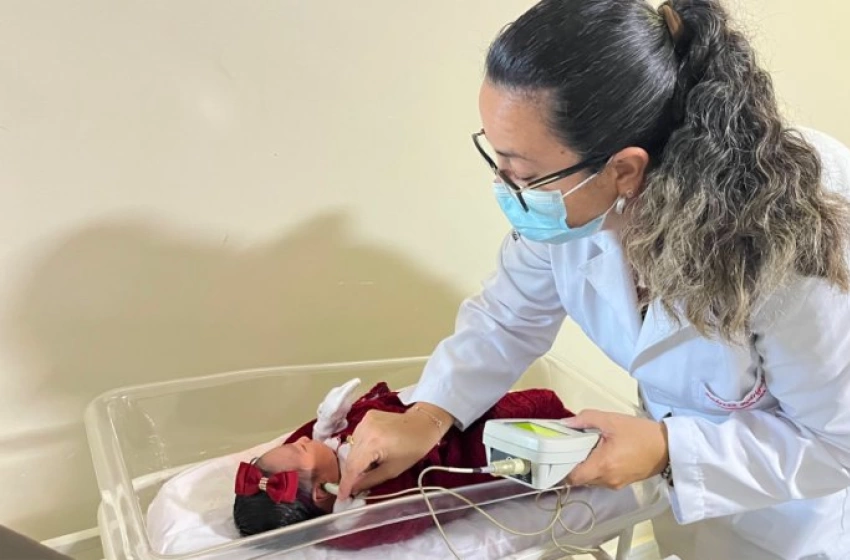 Imagem Teste da orelhinha para os bebês nascidos no Hospital Materno-Infantil Clipsi