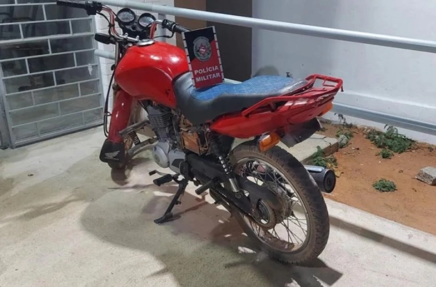 Imagem Motocicleta recuperada pela polícia militar em Matureia 