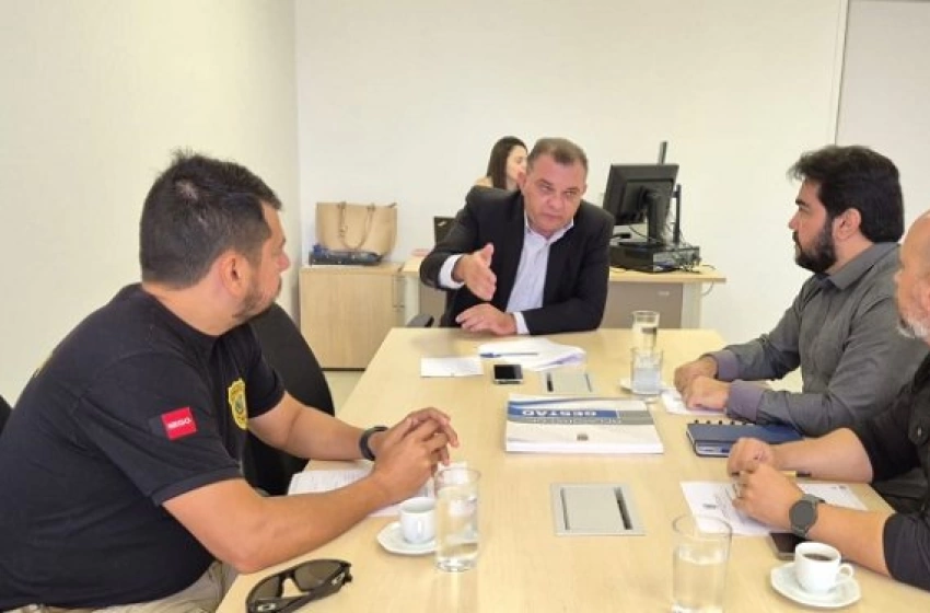 Imagem Reunião sobre melhoria estrutural no Serrotão
