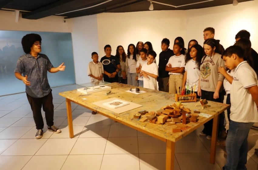 Imagem Atividade educativa da exposição “Por uma Arte Menor”, do artista Caim Ismael