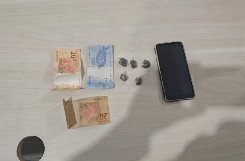Imagem Maconha e dinheiro apreendidos em ação da PM