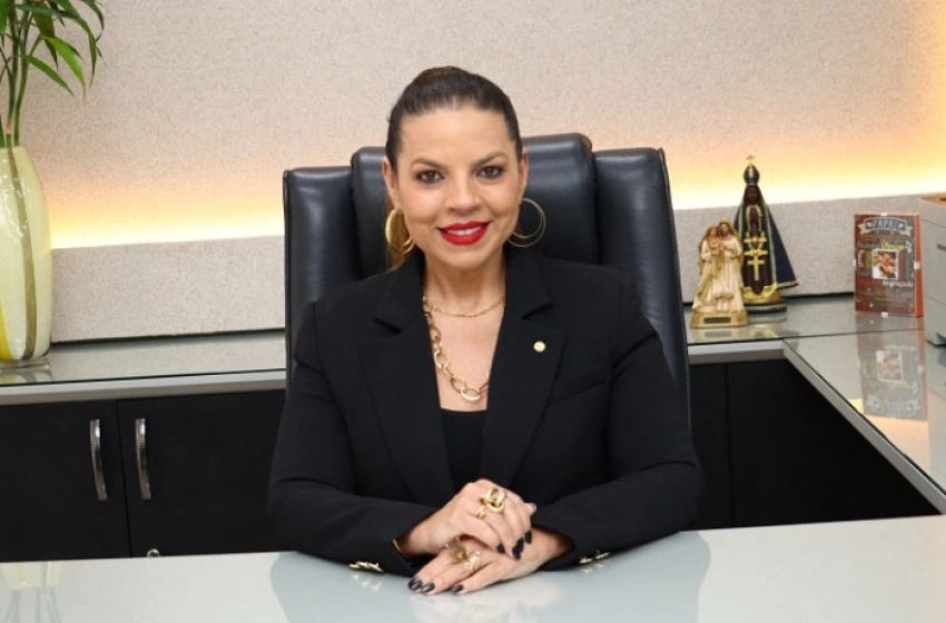 Imagem Coordenadora do CAO Meio Ambiente, promotora Cláudia Cabral Cavalcante