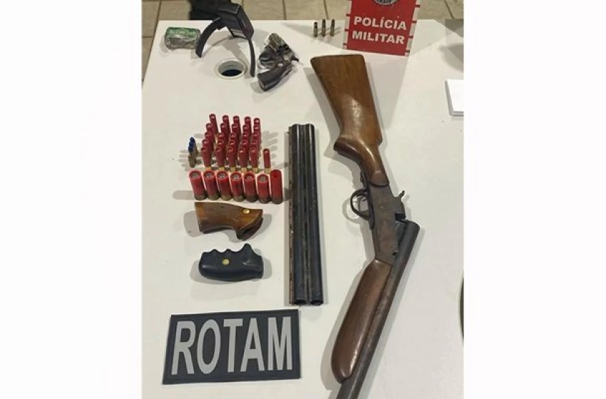 Imagem Armas de fogo e munições apreendidas pela PM