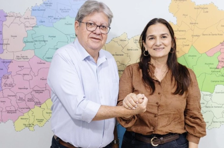 Imagem Candidato ao Senado Federal João Azevêdo e a prefeita de Olho D’Água, Joana Sabino