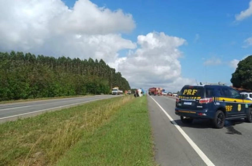 Imagem Tombamento de caminhão na BR-230