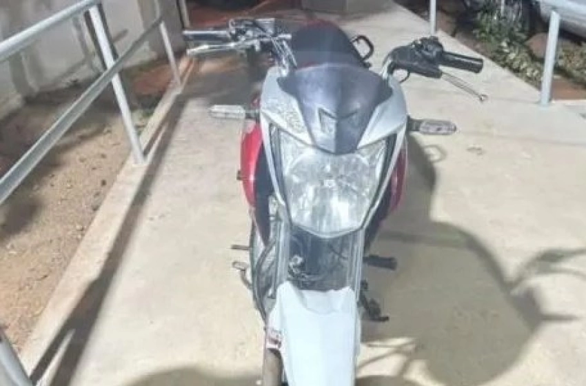 Imagem Moto apreendida pela polícia militar no município de Teixeira 
