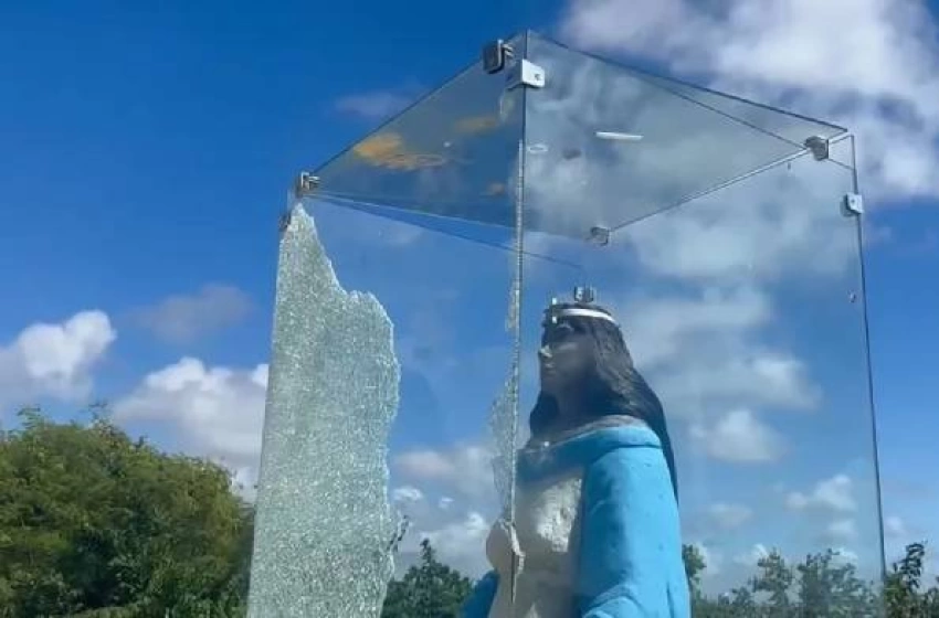 Imagem Estátua de Iemanjá em João Pessoa