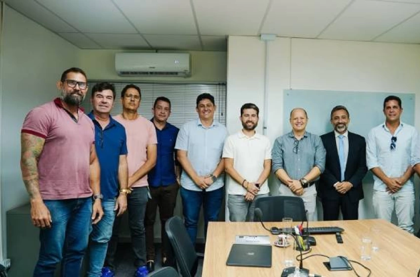 Imagem Michel Henrique em reunião