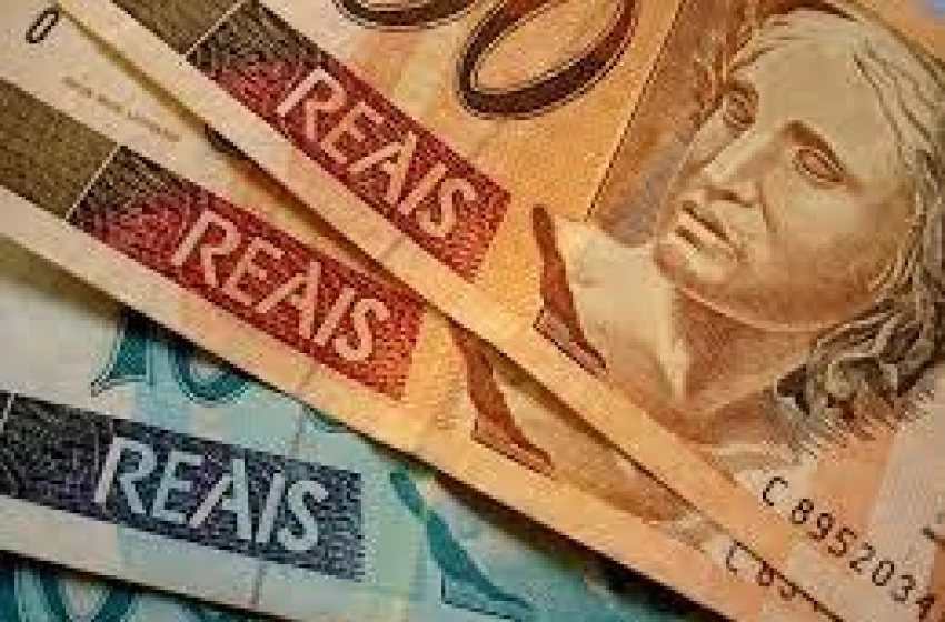 Imagem Dinheiro (cédulas de 100 e 50 reais)
