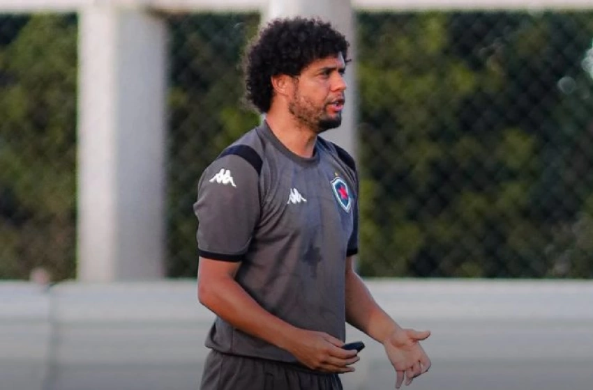 Imagem Ex-jogador e paraibano Victor Ferraz